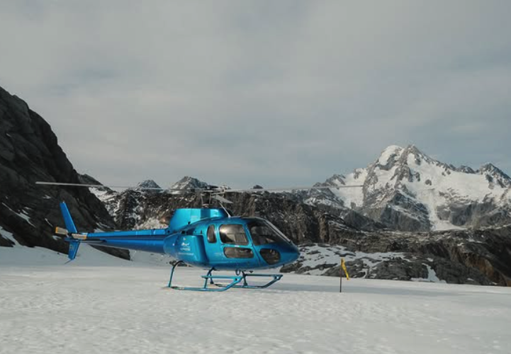Snow landing high on the névé