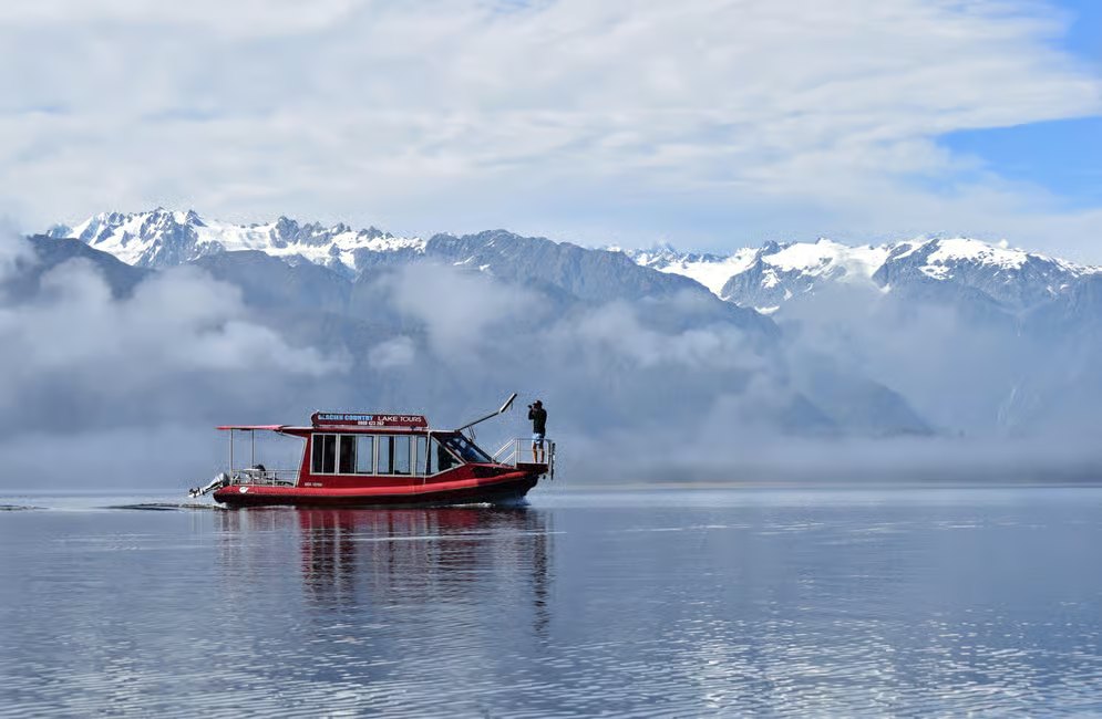 Franz Josef Glacier: 2-Hour Scenic Lake Mapourika Cruise